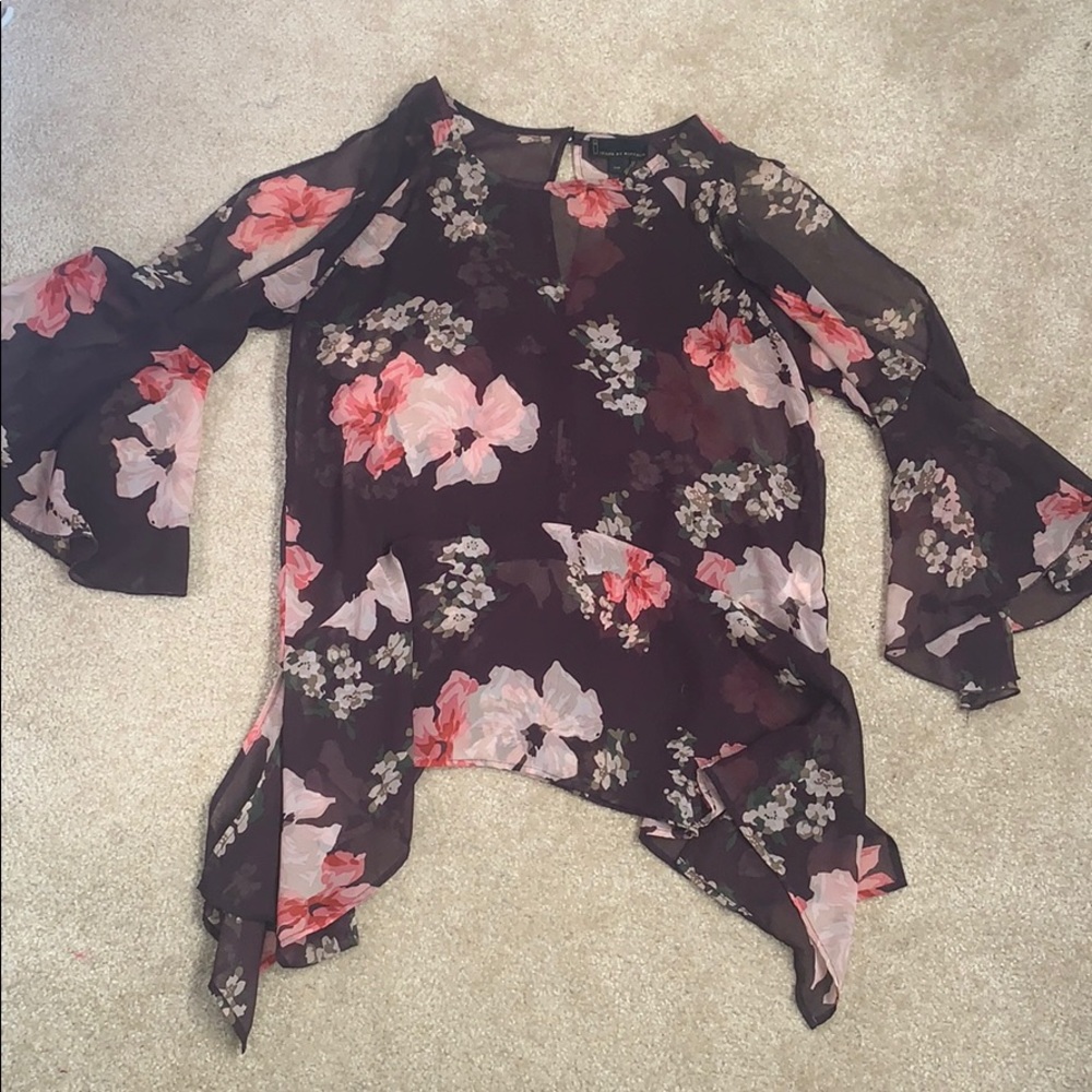 Floral bell sleeved blouse